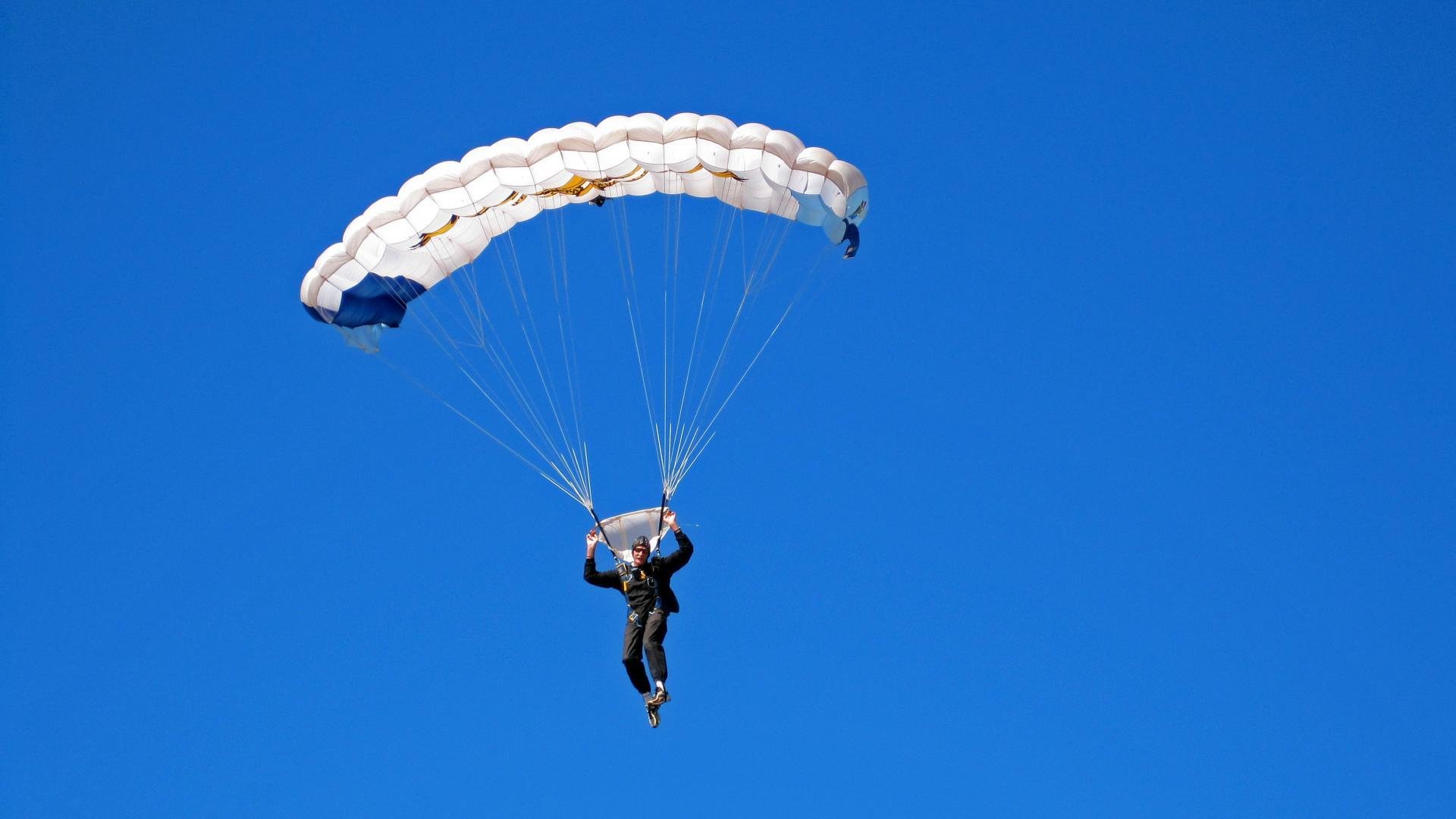 中国速度滑冰队世锦赛摘金创历史 小将张雨